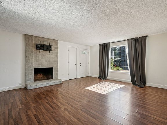 4th image of 311 NE 148th Ave