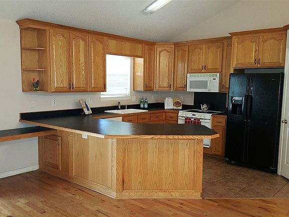 3rd image of 8852 Fowler Ave