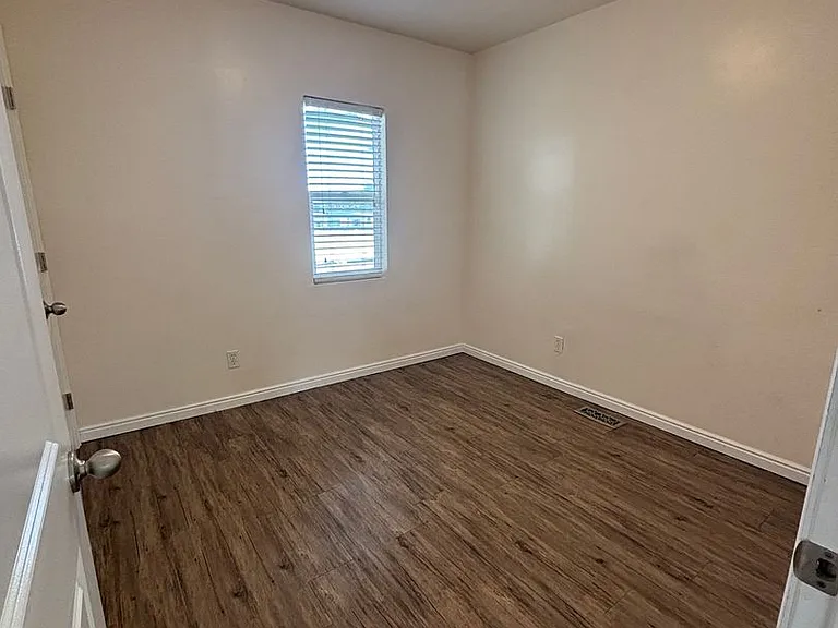 303 N 100 W #B — Photo 10