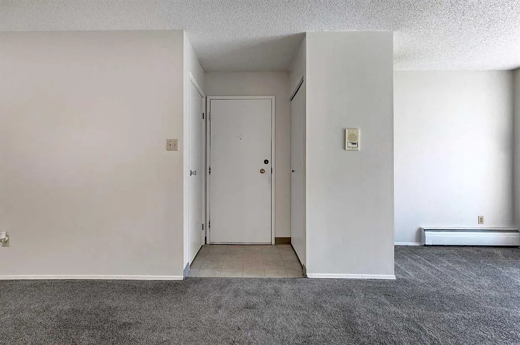 Lovely 2 Bedroom Suite Near South Centre! (CP112) — Photo 3
