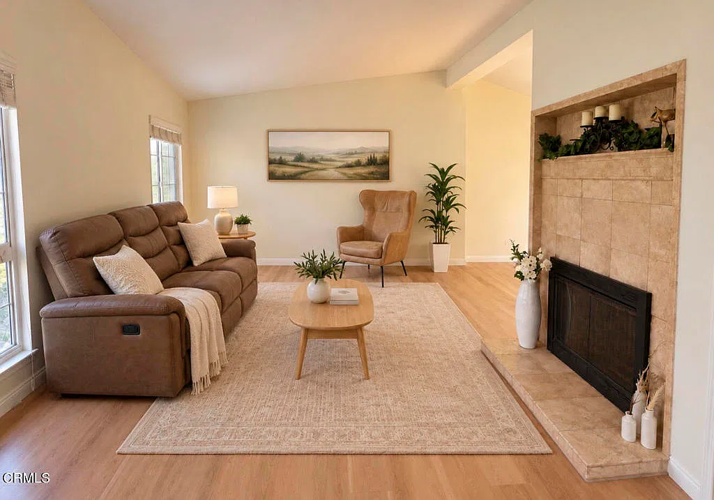 3 bed, 2.0 bath, 1299 sqft, $4,700 — Photo 4