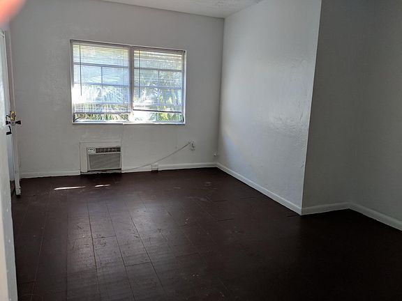 2nd image of 1350 Euclid Ave #8