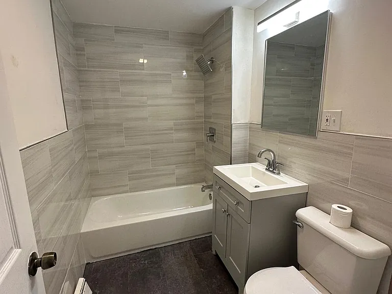 402 N 3rd St #1F — Photo 6