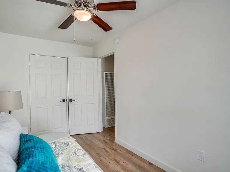 2466 Cedar Ave — Photo 9