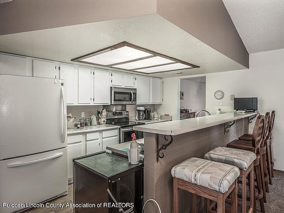 3rd image of 362 Lake Shore Dr