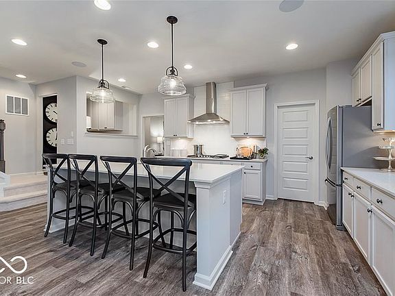 2nd image of 5395 Montview Way