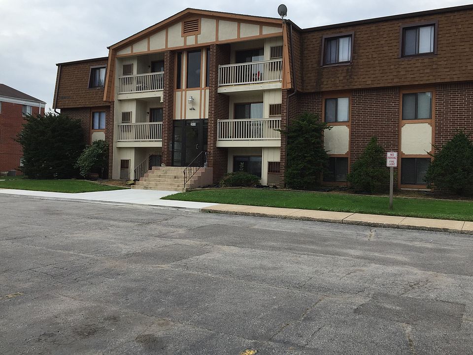 1st image of 2921 W 61st Pl APT 2F