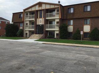 2921 W 61st Pl APT 2F, Merrillville, IN 46410