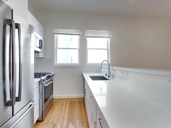 5th image of 842 Greenwich St