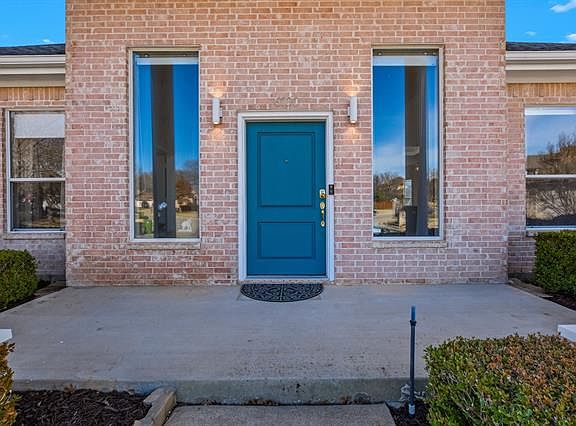 4th image of 6700 Rolling Hills Dr