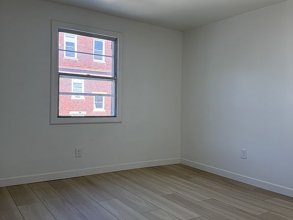 5th image of 311 Hilton Pl #4