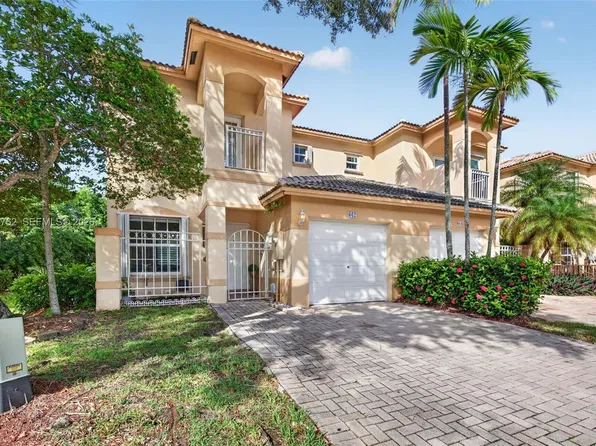 662 NW 170th Ter, Pembroke Pines, FL 33028