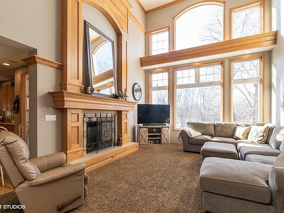 3rd image of 604 Oakwood Pl