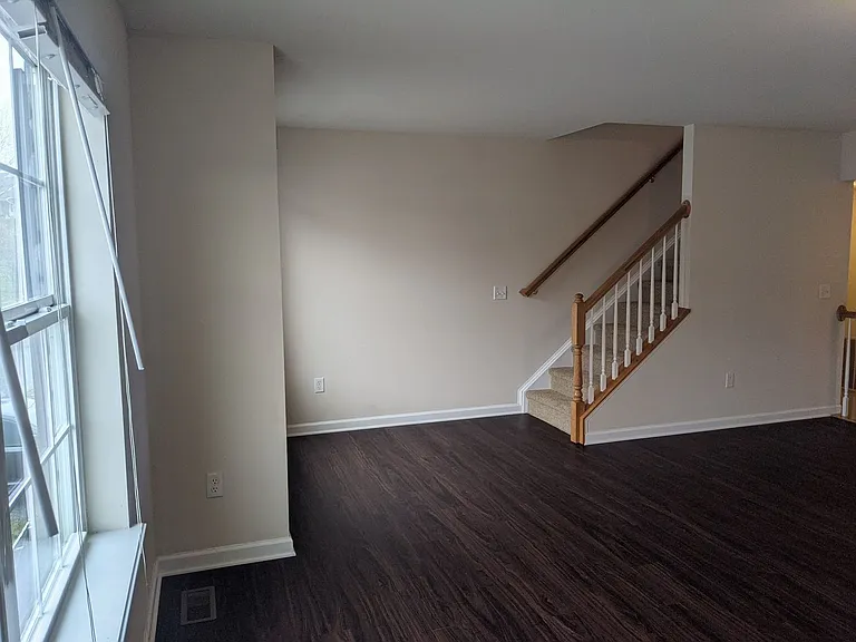 225 Crown Ct — Photo 29