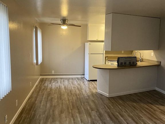 Front room, dinning room, open floor plan.
