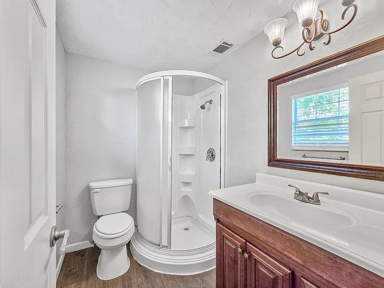 235 Allen St — Photo 6