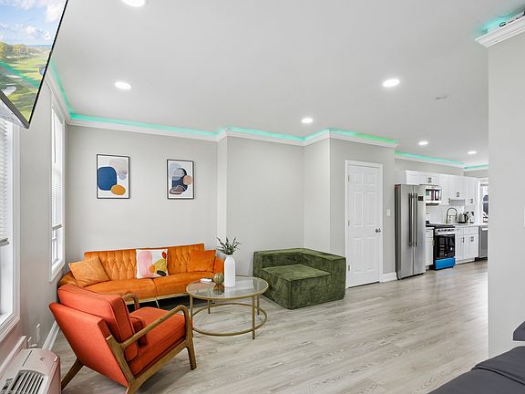 5th image of 258 Clerk St Floor 3