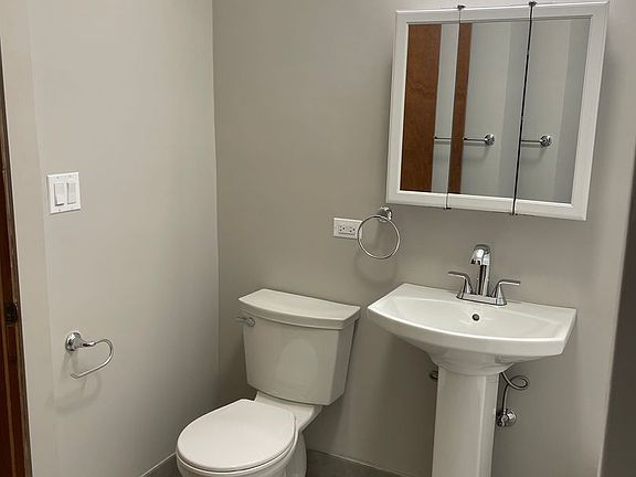 5th image of 837 N Maplewood Ave APT 2