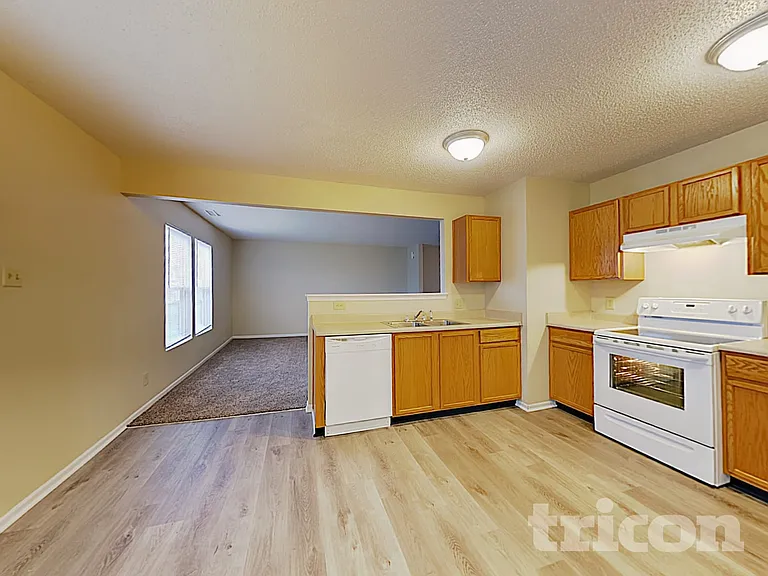 7913 States Bend Ln — Photo 5
