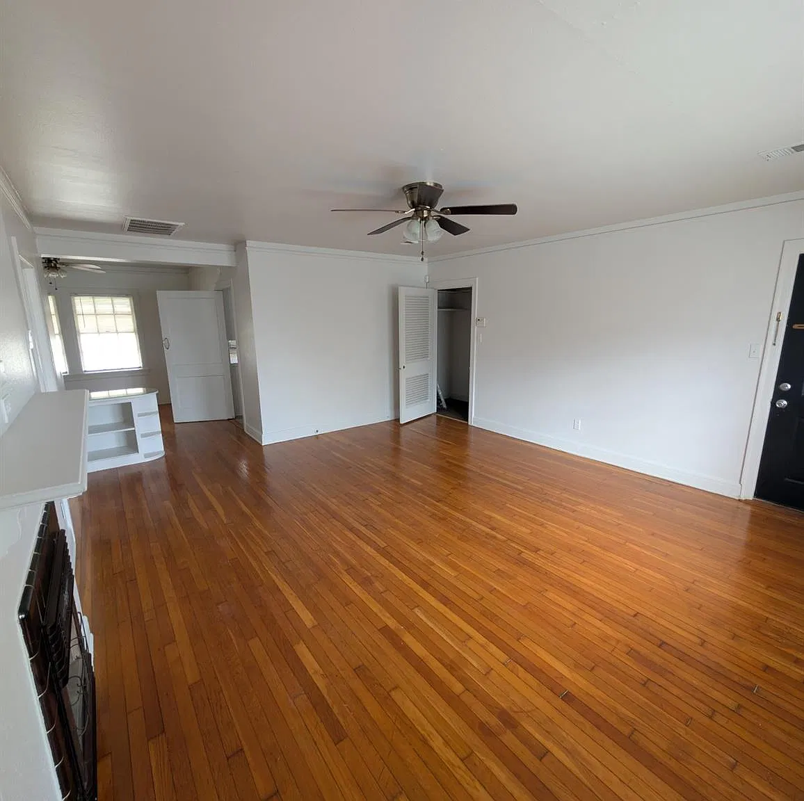 1 bed, 1.0 bath, 4352 sqft, $1,225 — Photo 3