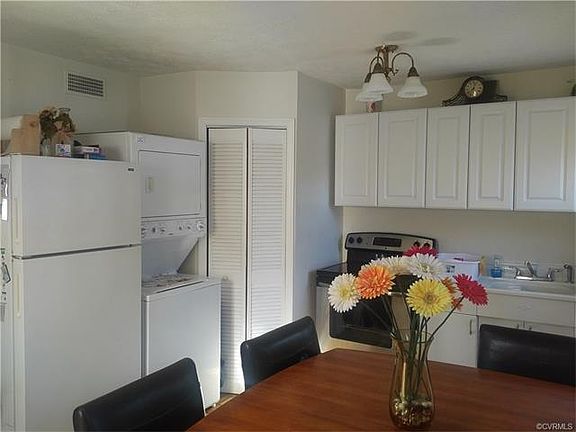 3rd image of 507 Dakar Dr