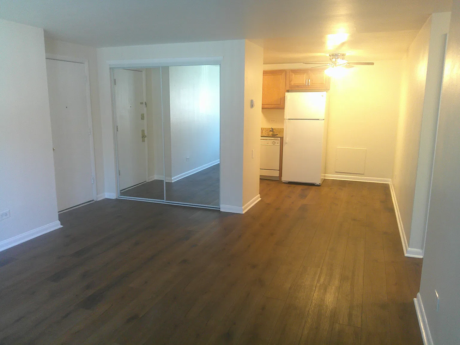 2 bed, 740 sqft, $1,100 — Photo 2