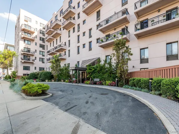 100 W Broadway #1E, Long Beach, NY 11561
