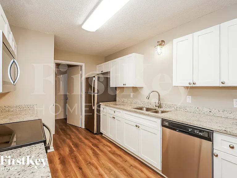 2100 Cedar Ct — Photo 8