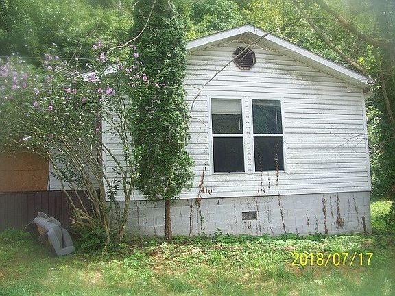 4th image of 223 Squire Ln