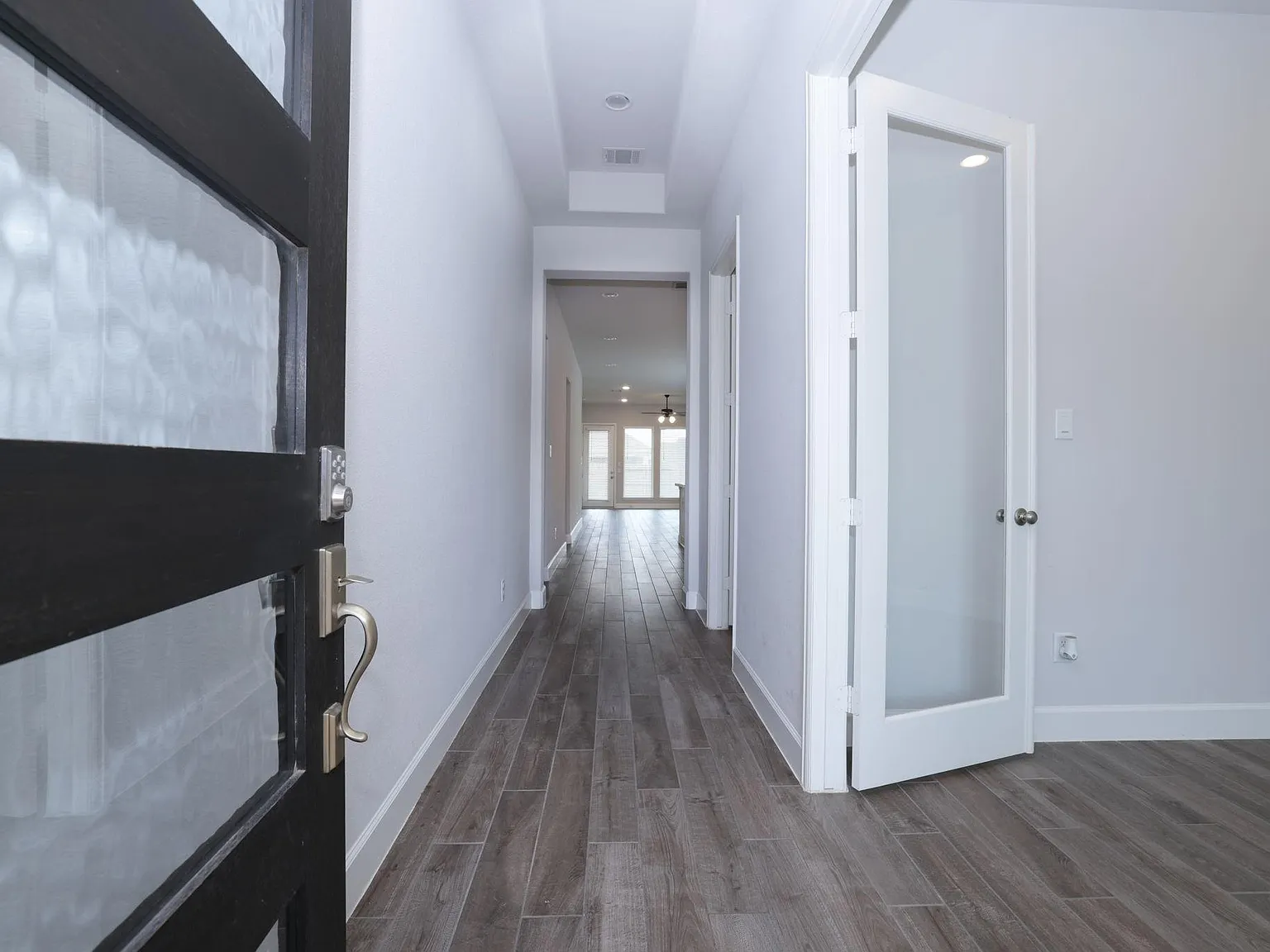 3 bed, 2.0 bath, 2050 sqft, $2,350 — Photo 2