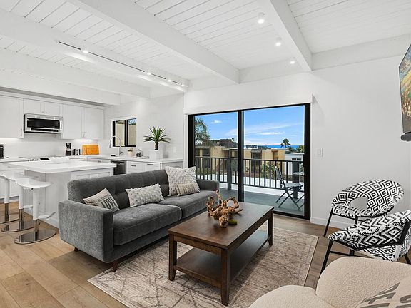 Living Room, private balcony with Panoramic views, Sky Lounge