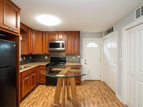 3rd image of 17142 Lorenz Ave