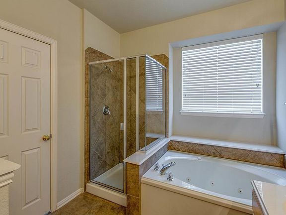 4th image of 11001 La Grange Dr