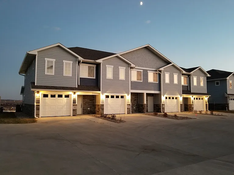 2613-2639 Apache Ct — Photo 1