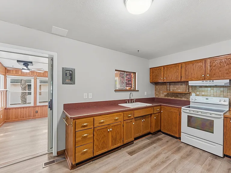 7365 Chennault Dr — Photo 12