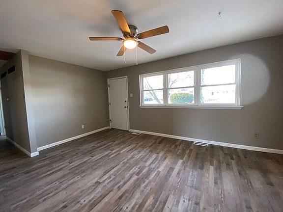 3rd image of 835 Bellarmine Ln