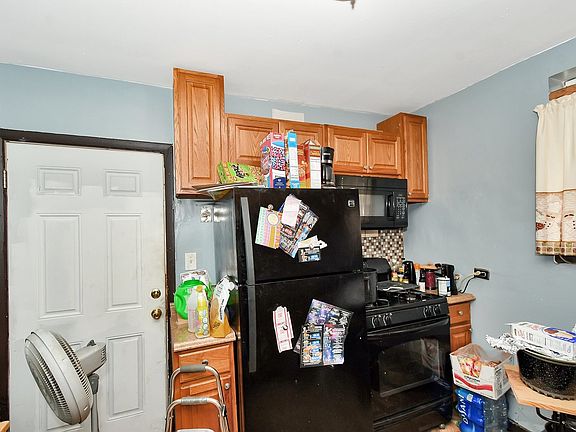 5th image of 823 N Laramie Ave