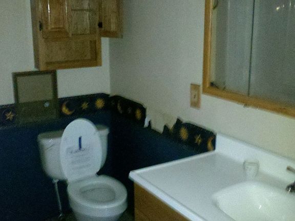 4th image of 421 Ault St