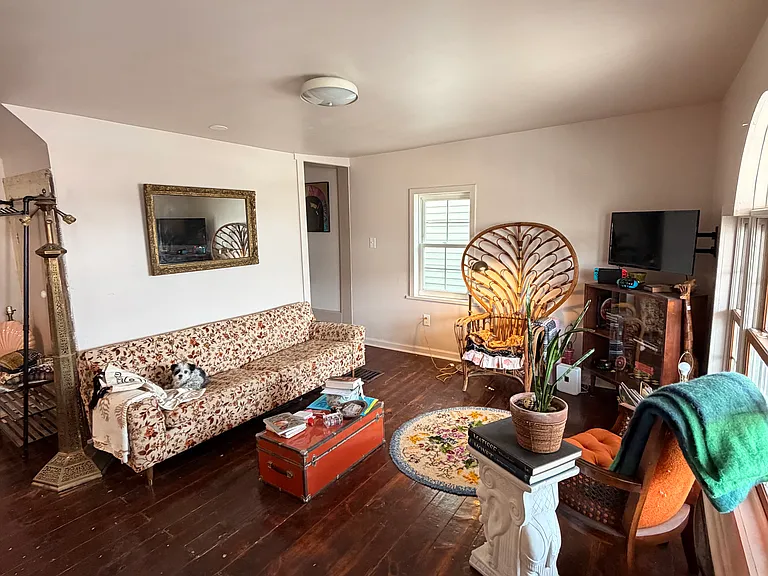 122 E Logan St — Photo 15