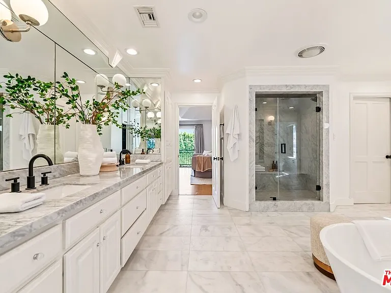 628 N Sierra Dr — Photo 46