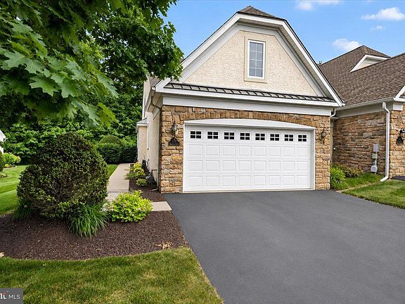 2nd image of 377 Brittany Ct