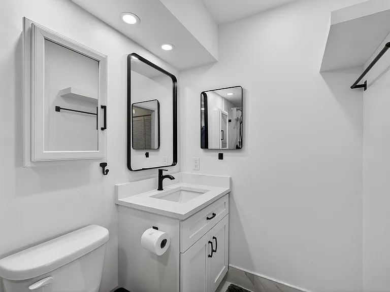 100 Shore Ct #208 — Photo 40