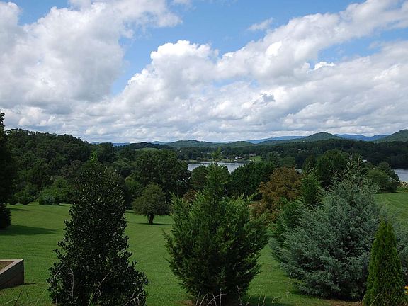 5th image of Woodard Ln