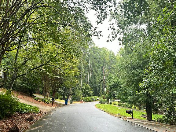 5th image of 1070 Ferncliff Rd NE