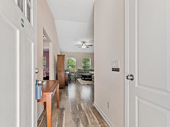 4th image of 10660 Allison Ave