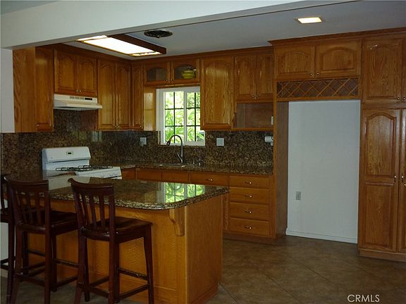 3rd image of 4011 Cedar Ave