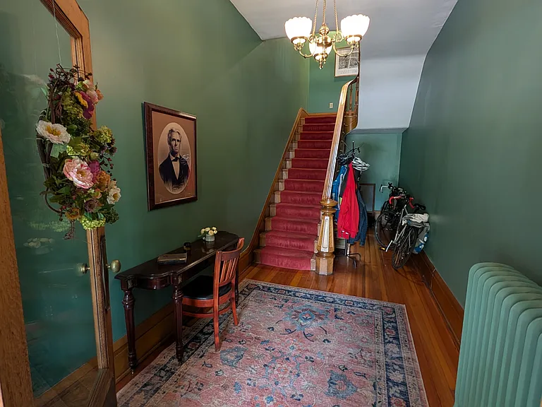 1332 Broadway St — Photo 2