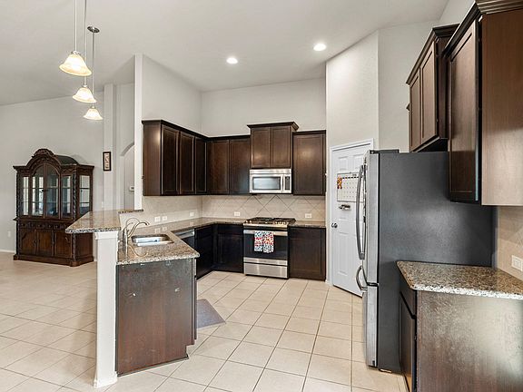 3rd image of 499 Eagle Brook Ln