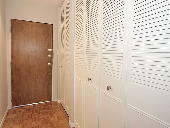 5th image of 433 S Lombard Ave APT 27
