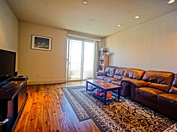 3rd image of 848 S Irolo St #301